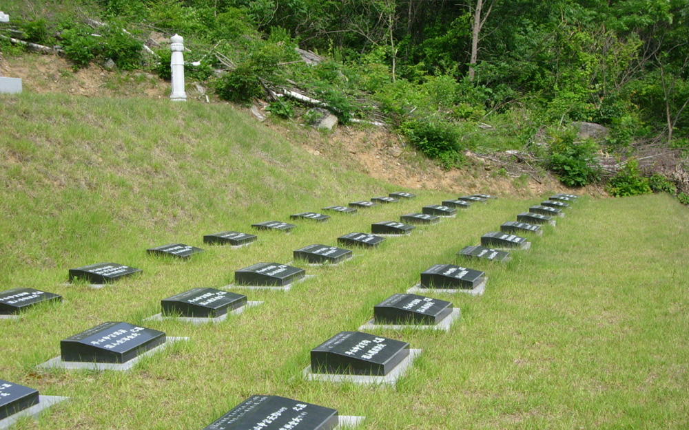 정기 벌초 및 묘역 조경 관리